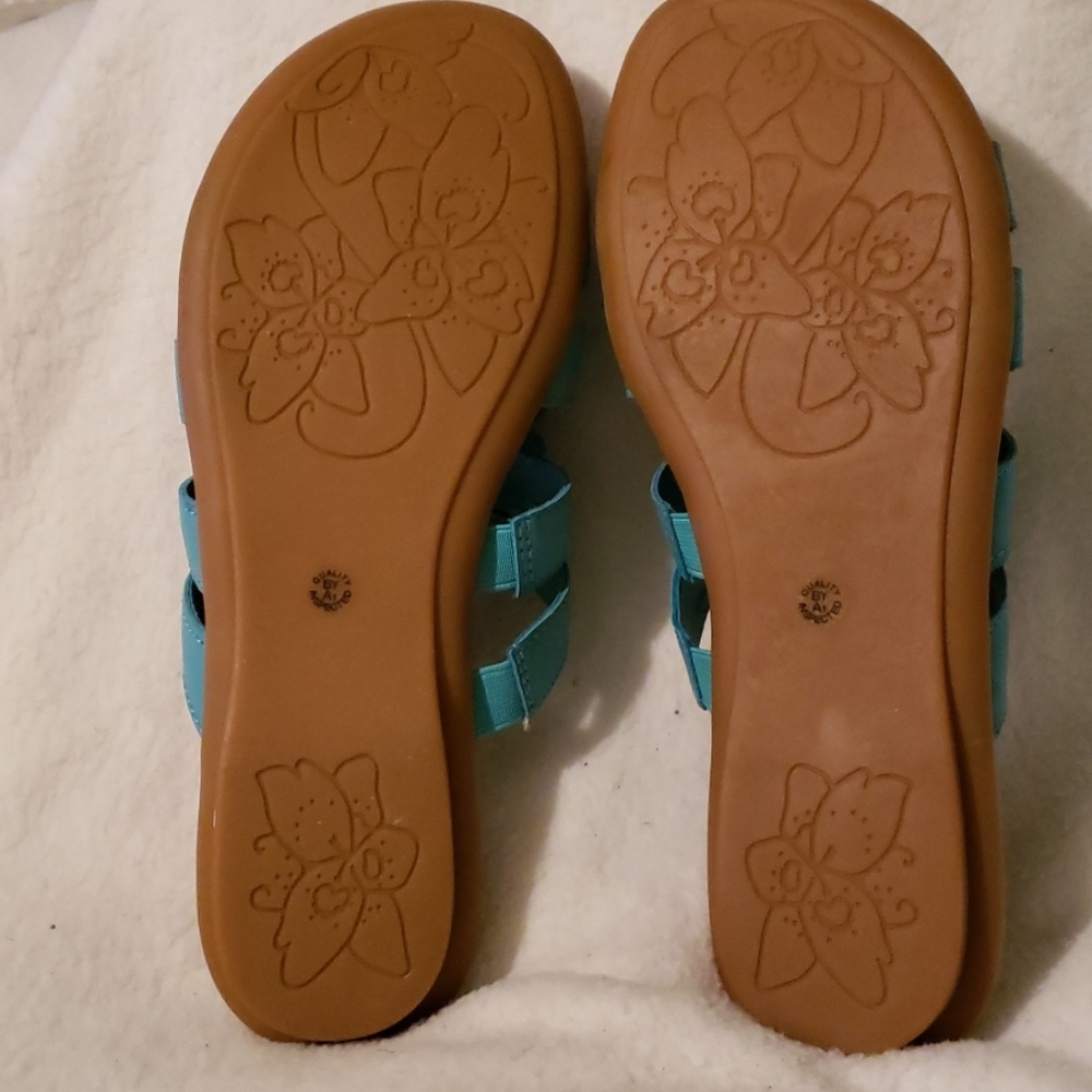 Shoes - Picture 2 of 6